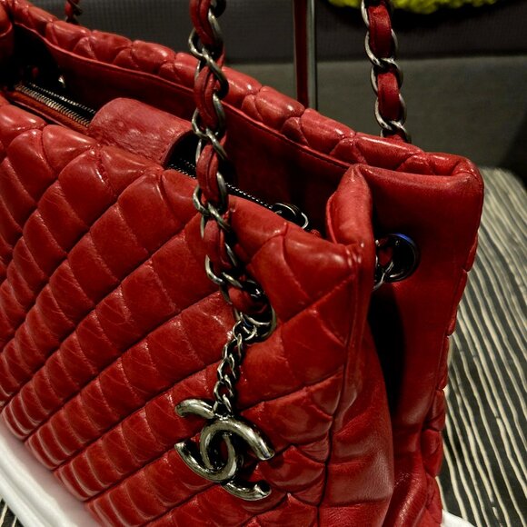 Chanel Fuchsia Quilted Iridescent Calfskin Leather New Bubble Small Tote Bag - Picture 6 of 16